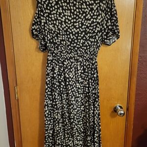 Floral Print Puff Sleeve Midi Dress in Black and White